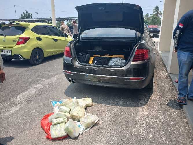 Mobil Mewah BMW Bermuatan Sabu Rp50 Miliar, Polisi Amankan 3 Orang di Bakauheni